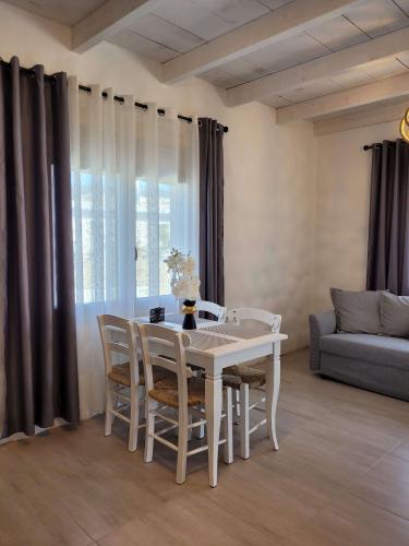 villa_efthimia_-_dining_area_sofa
